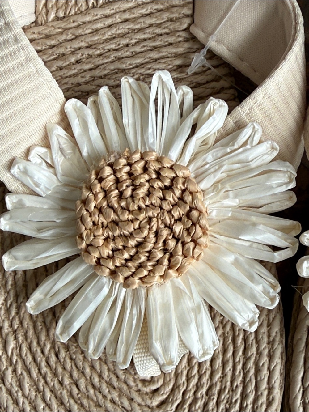 Beige Daisy Raffia Flip Flop 1/2” Sandals-Size 41 (Size 9) - Picture 4 of 11